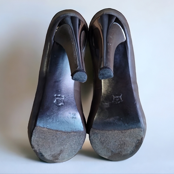 Brown Peep Toe Pump Leather and Chrome by BCBG - Picture 5 of 8